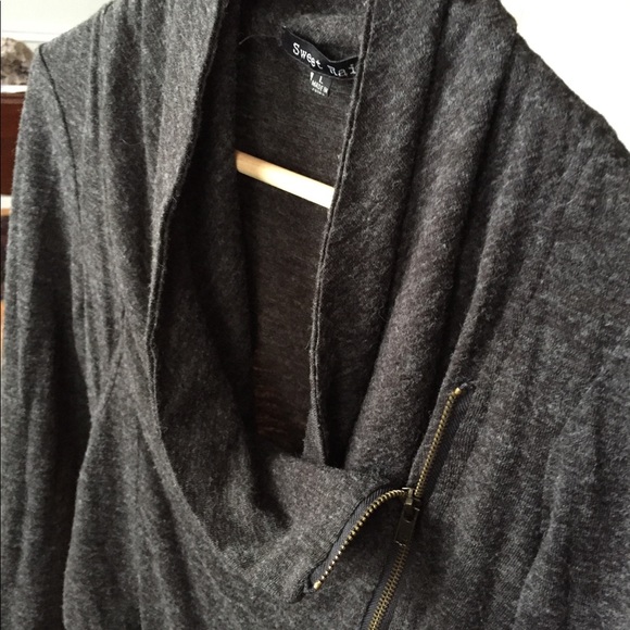 Asymmetric sweater/jacket - Picture 2 of 4